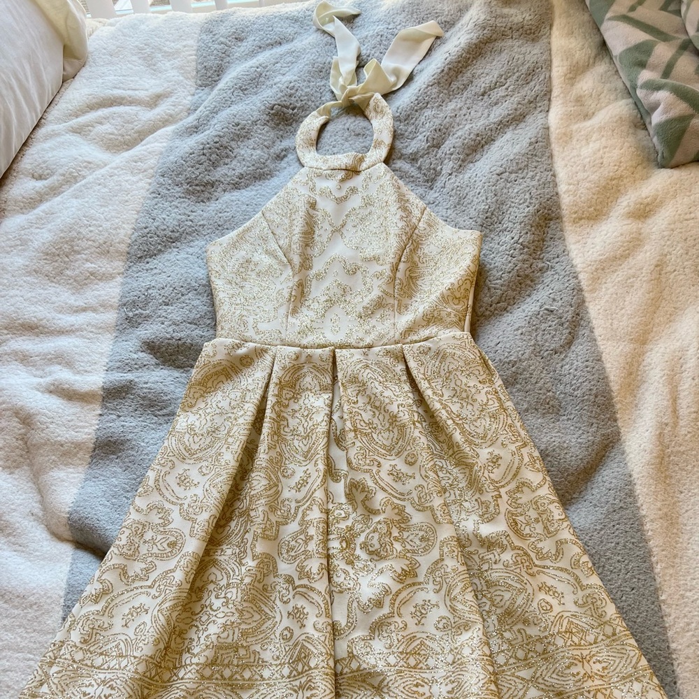 Homecoming or 8th grade formal dance 💃🏻                    Size 8